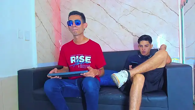 Snapshot of Golldens_Dreamss chatting on November 26, 2025, 1:11 pm Golldens Dreamss online show from November 26, 2025, 1:11 pm