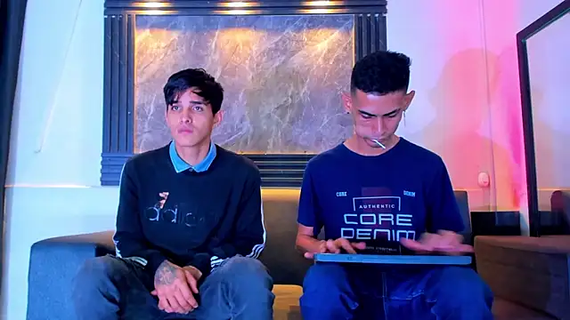 Snapshot of Golldens_Dreamss chatting on November 9, 2025, 11:36 am Golldens Dreamss online show from November 9, 2025, 11:36 am