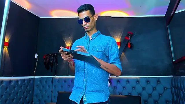 Snapshot of Golldens_Dreamss chatting on November 24, 2025, 11:54 am Golldens Dreamss online show from November 24, 2025, 11:54 am