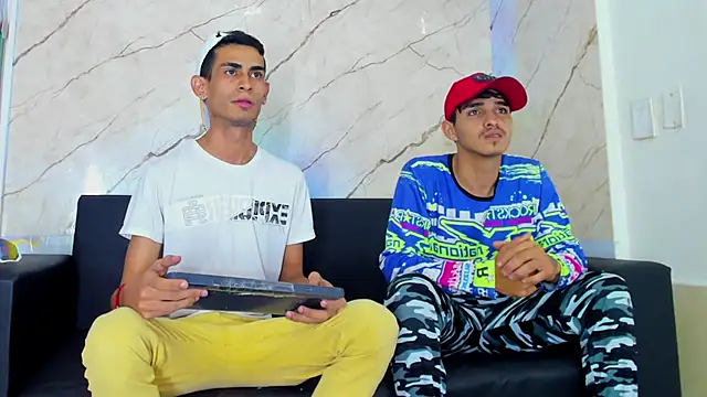 Snapshot of Golldens_Dreamss chatting on November 5, 2025, 12:52 pm Golldens Dreamss online show from November 5, 2025, 12:52 pm