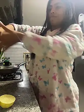 Snapshot of DianeSuns_ chatting on April 8, 2026, 4:47 am DianeSuns online show from April 8, 2026, 4:47 am