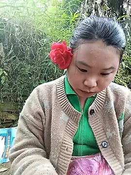 Snapshot of may-squirl chatting on October 31, 2025, 7:05 am may-squirl online show from October 31, 2025, 7:05 am