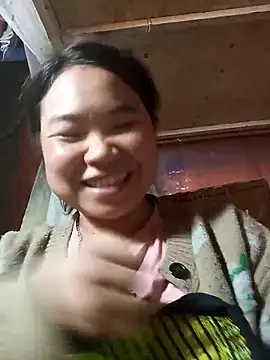 Snapshot of may-squirl chatting on November 5, 2025, 8:06 am may-squirl online show from November 5, 2025, 8:06 am