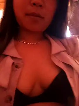 Snapshot of may-squirl chatting on November 28, 2025, 4:23 am may-squirl online show from November 28, 2025, 4:23 am