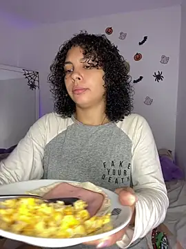 Snapshot of ViolettaMiller_ chatting on October 22, 2025, 1:10 pm ViolettaMiller online show from October 22, 2025, 1:10 pm