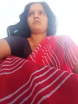 Snapshot of Jooli_xx chatting on November 5, 2025, 4:48 am Jooli xx online show from November 5, 2025, 4:48 am