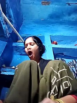 Snapshot of Jooli_xx chatting on November 29, 2025, 1:06 am Jooli xx online show from November 29, 2025, 1:06 am