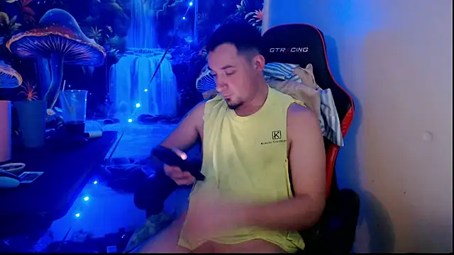 Snapshot of YoBlezz chatting on January 14, 2026, 5:38 pm YoBlezz online show from January 14, 2026, 5:38 pm