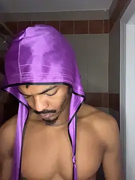 Snapshot of TRILLAHUNG chatting on December 2, 2025, 7:43 am TRILLAHUNG online show from December 2, 2025, 7:43 am