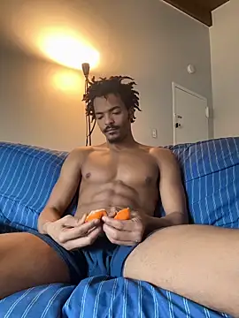 TRILLAHUNG online show from January 8, 2026, 6:58 pm