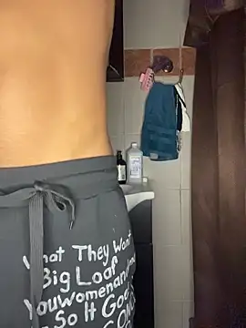 Snapshot of TRILLAHUNG chatting on November 6, 2025, 9:24 am TRILLAHUNG online show from November 6, 2025, 9:24 am