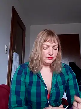 LiluLiluLilu online show from December 5, 2025, 8:24 am