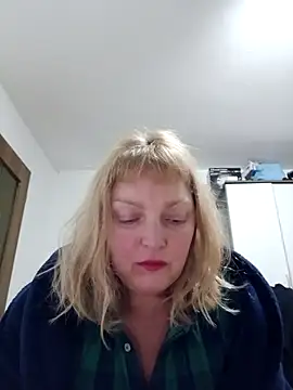 LiluLiluLilu online show from December 22, 2025, 7:25 pm