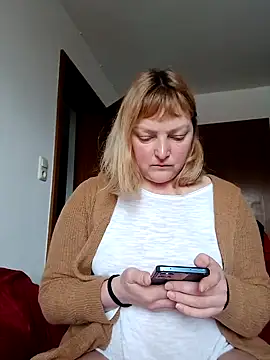 Snapshot of LiluLiluLilu chatting on February 9, 2026, 9:29 am LiluLiluLilu online show from February 9, 2026, 9:29 am