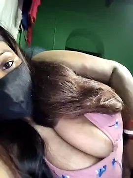 V-hot-swiet online show from October 29, 2025, 11:25 pm