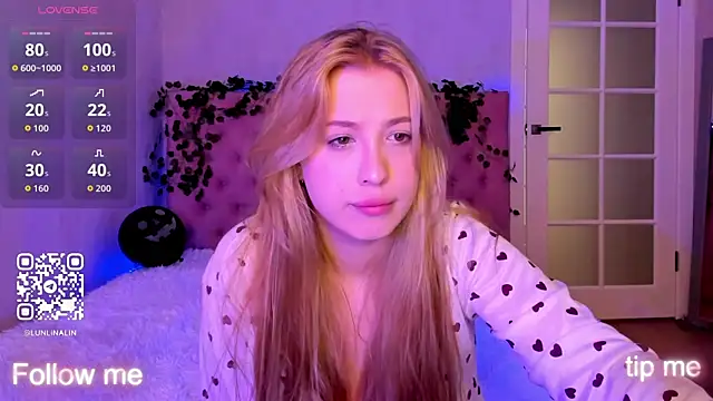 Snapshot of LightStar_18 chatting on November 9, 2025, 9:02 am LightStar 18 online show from November 9, 2025, 9:02 am