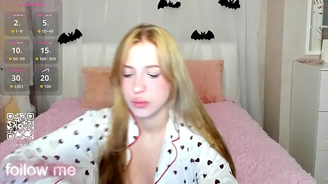 Snapshot of LightStar_18 chatting on November 2, 2025, 9:03 am LightStar 18 online show from November 2, 2025, 9:03 am