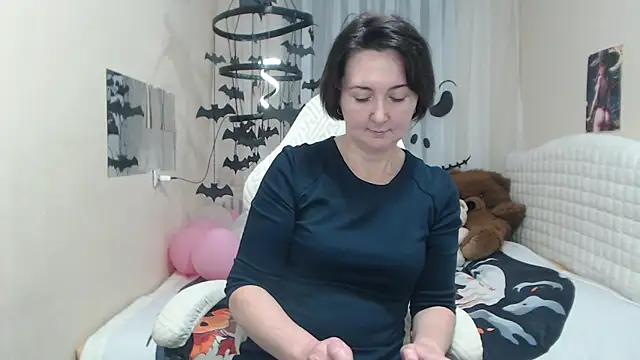 VivianGuchih online show from November 1, 2025, 12:54 pm