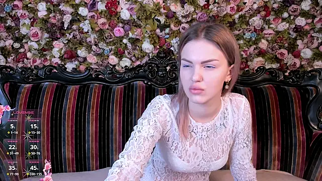 Snapshot of NaomiSol chatting on November 27, 2025, 7:14 pm NaomiSol online show from November 27, 2025, 7:14 pm