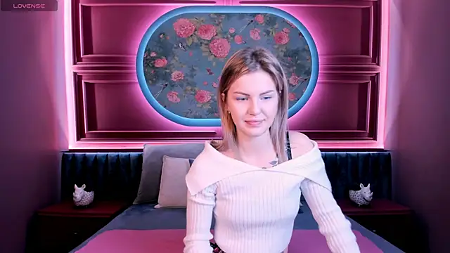 Snapshot of NaomiSol chatting on October 9, 2025, 7:25 pm NaomiSol online show from October 9, 2025, 7:25 pm