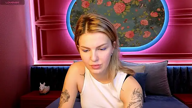 Snapshot of NaomiSol chatting on October 1, 2025, 8:13 pm NaomiSol online show from October 1, 2025, 8:13 pm