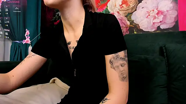 Snapshot of NaomiSol chatting on September 19, 2025, 7:40 pm NaomiSol online show from September 19, 2025, 7:40 pm