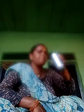 Snapshot of Ishwariya_Hatwal chatting on October 5, 2025, 2:13 am Ishwariya Hatwal online show from October 5, 2025, 2:13 am