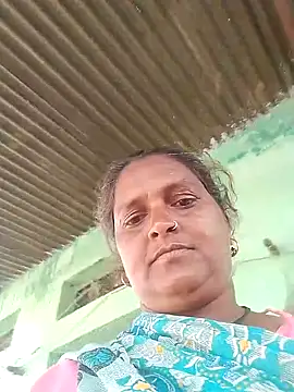 Snapshot of Ishwariya_Hatwal chatting on October 10, 2025, 3:07 am Ishwariya Hatwal online show from October 10, 2025, 3:07 am