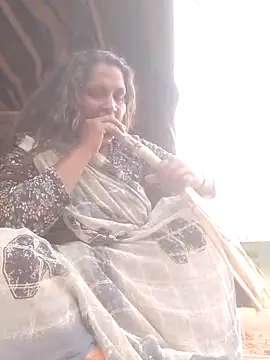 Snapshot of Ishwariya_Hatwal chatting on October 20, 2025, 11:55 am Ishwariya Hatwal online show from October 20, 2025, 11:55 am