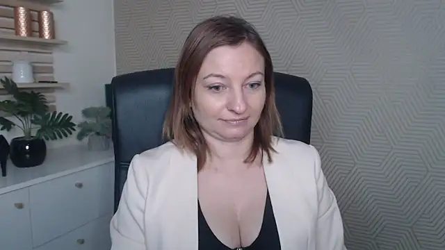 Snapshot of angelaSamt chatting on November 17, 2025, 6:39 am angelaSamt online show from November 17, 2025, 6:39 am