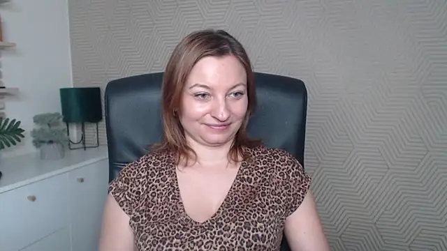 Snapshot of angelaSamt chatting on November 24, 2025, 6:46 am angelaSamt online show from November 24, 2025, 6:46 am