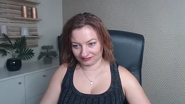 Snapshot of angelaSamt chatting on October 31, 2025, 6:43 am angelaSamt online show from October 31, 2025, 6:43 am