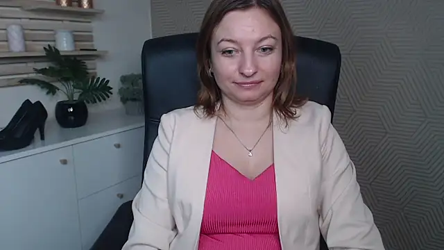 Snapshot of angelaSamt chatting on December 3, 2025, 6:47 am angelaSamt online show from December 3, 2025, 6:47 am