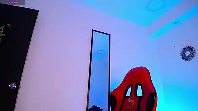 Snapshot of Anhonymus_ chatting on November 13, 2025, 3:43 am Anhonymus online show from November 13, 2025, 3:43 am