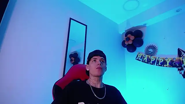 Snapshot of Anhonymus_ chatting on October 22, 2025, 4:01 am Anhonymus online show from October 22, 2025, 4:01 am