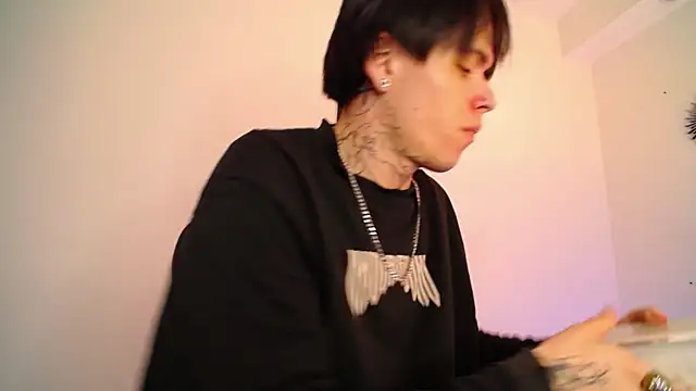 Snapshot of Anhonymus_ chatting on December 1, 2025, 3:40 am Anhonymus online show from December 1, 2025, 3:40 am