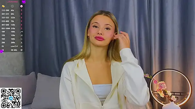 Snapshot of NaughtySeraphine chatting on December 2, 2025, 6:15 am NaughtySeraphine online show from December 2, 2025, 6:15 am