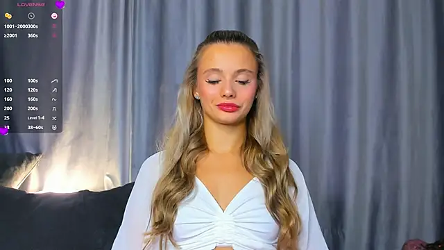 Snapshot of NaughtySeraphine chatting on November 5, 2025, 6:05 am NaughtySeraphine online show from November 5, 2025, 6:05 am