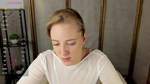 Snapshot of Alice_Cire chatting on November 20, 2025, 1:56 pm Alice Cire online show from November 20, 2025, 1:56 pm