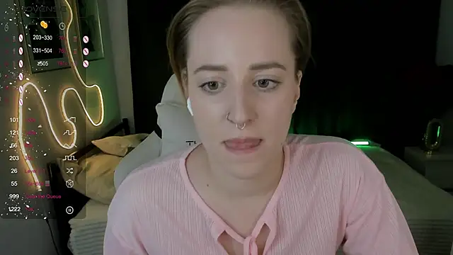 Snapshot of Alice_Cire chatting on December 14, 2025, 5:07 pm Alice Cire online show from December 14, 2025, 5:07 pm