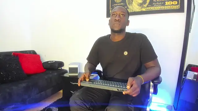 Snapshot of lucas_manzon chatting on December 1, 2025, 2:40 pm lucas manzon online show from December 1, 2025, 2:40 pm