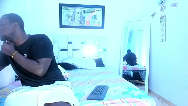 Snapshot of lucas_manzon chatting on November 26, 2025, 2:06 pm lucas manzon online show from November 26, 2025, 2:06 pm