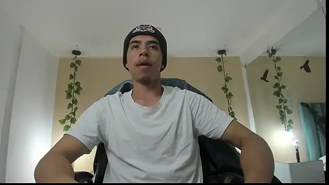 Snapshot of Muscle_Scott chatting on October 28, 2025, 12:26 pm Muscle Scott online show from October 28, 2025, 12:26 pm