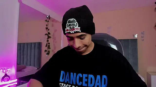 Snapshot of Muscle_Scott chatting on November 16, 2025, 1:38 pm Muscle Scott online show from November 16, 2025, 1:38 pm