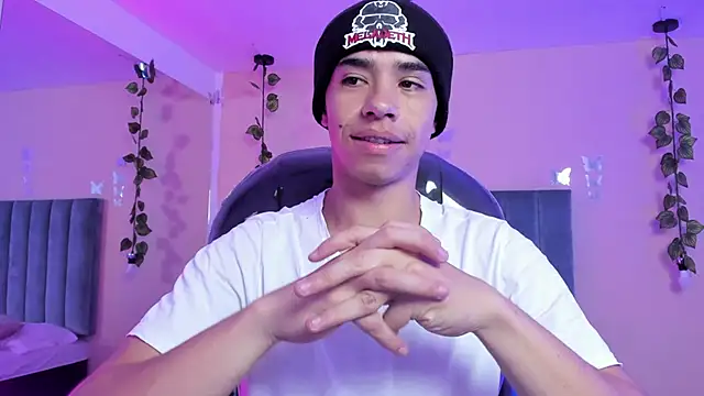 Snapshot of Muscle_Scott chatting on November 18, 2025, 1:03 pm Muscle Scott online show from November 18, 2025, 1:03 pm