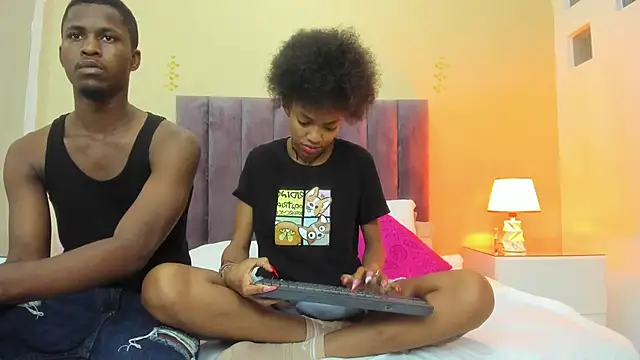 Snapshot of Kiaraa_y_Her_Crazy chatting on January 10, 2026, 3:46 am Kiaraa y Her Crazy online show from January 10, 2026, 3:46 am