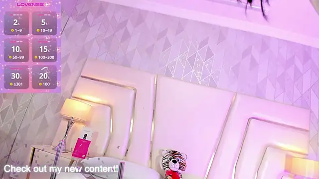 HatsaJones online show from March 10, 2026, 3:43 am