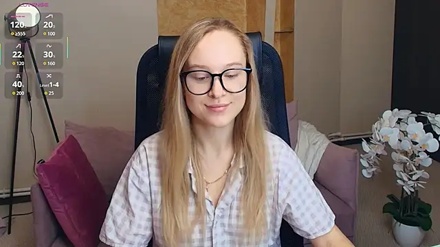 Snapshot of SoonMoor chatting on December 4, 2025, 7:02 pm SoonMoor online show from December 4, 2025, 7:02 pm