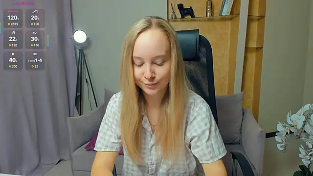 Snapshot of SoonMoor chatting on November 20, 2025, 7:14 pm SoonMoor online show from November 20, 2025, 7:14 pm