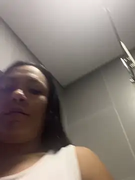 Snapshot of TiffanyyLam chatting on November 6, 2025, 11:25 am TiffanyyLam online show from November 6, 2025, 11:25 am